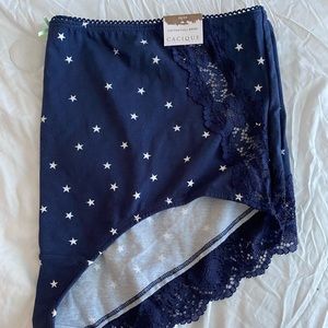 Lane Bryant. Size 22/24. Stars pattern, lace trim. NWT.